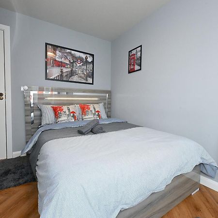 2 Bedroom Flat In Wood Green Piccadilly Line لندن المظهر الخارجي الصورة