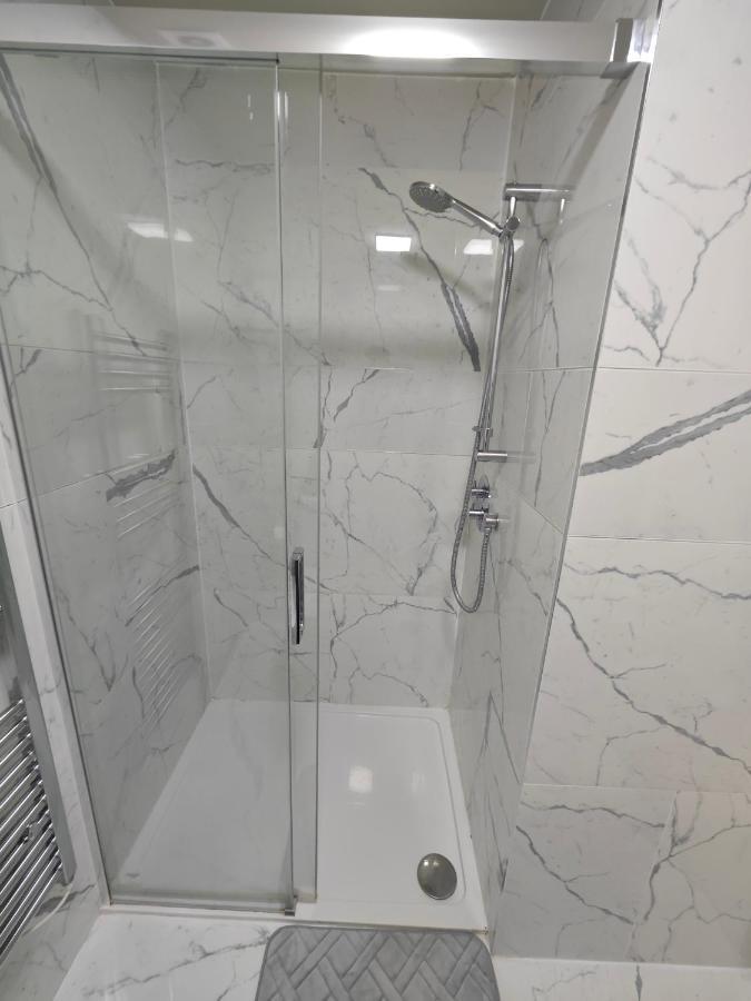 2 Bedroom Flat In Wood Green Piccadilly Line لندن المظهر الخارجي الصورة