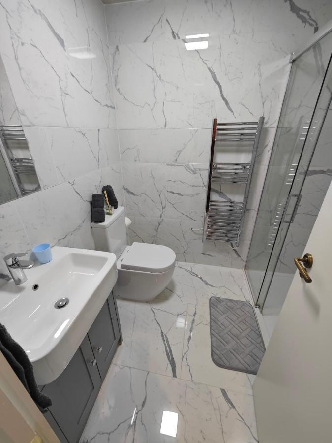 2 Bedroom Flat In Wood Green Piccadilly Line لندن المظهر الخارجي الصورة