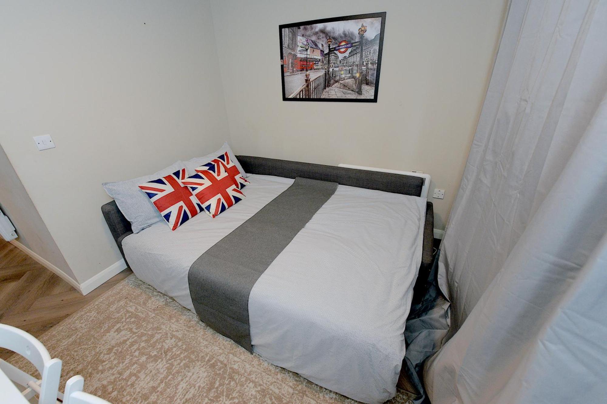2 Bedroom Flat In Wood Green Piccadilly Line لندن المظهر الخارجي الصورة