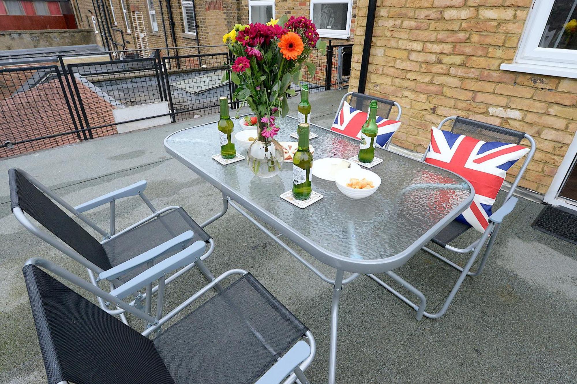 2 Bedroom Flat In Wood Green Piccadilly Line لندن المظهر الخارجي الصورة