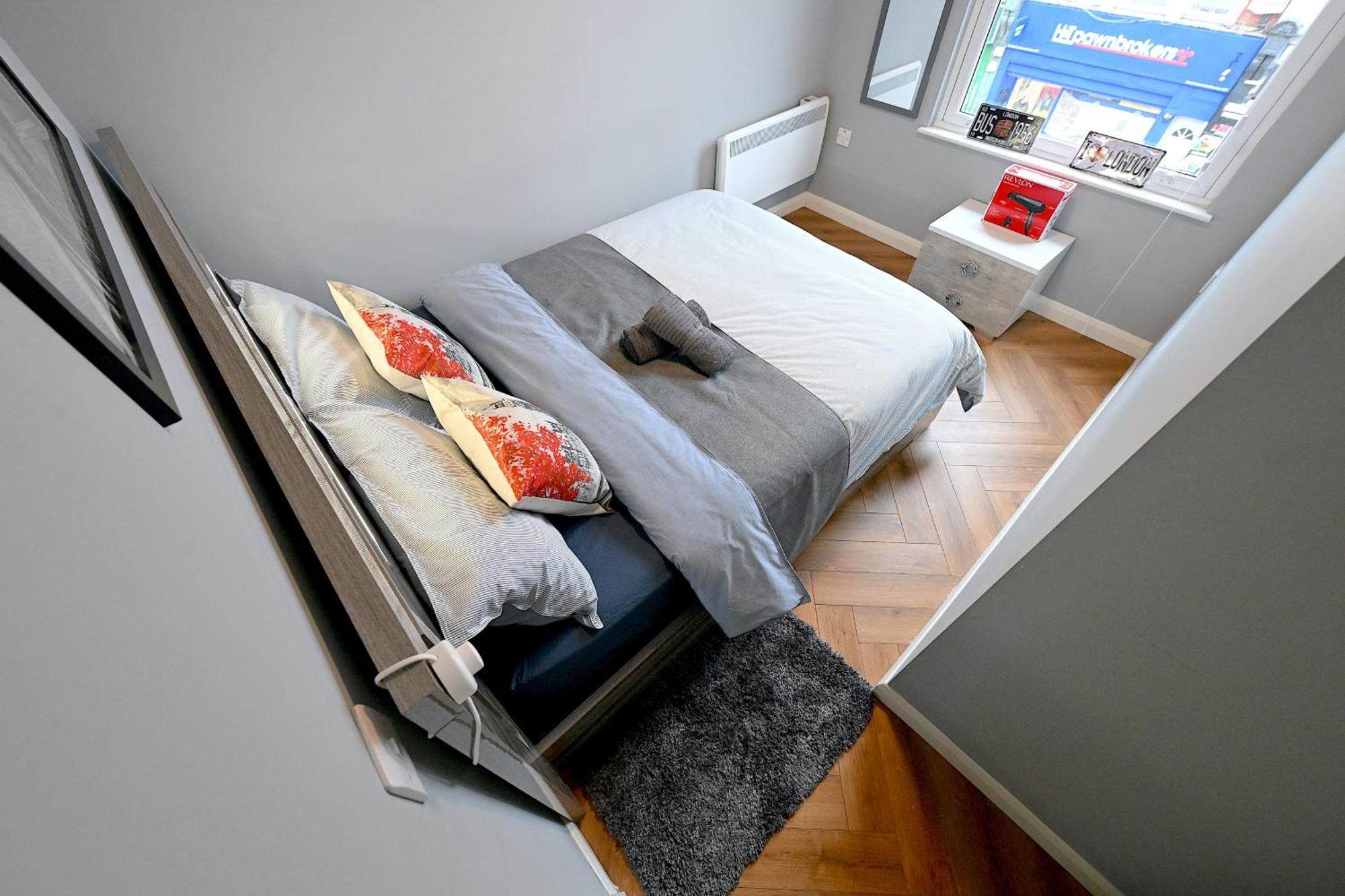 2 Bedroom Flat In Wood Green Piccadilly Line لندن المظهر الخارجي الصورة