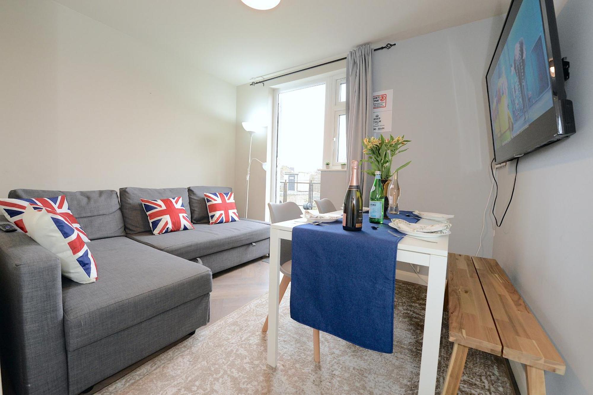 2 Bedroom Flat In Wood Green Piccadilly Line لندن المظهر الخارجي الصورة