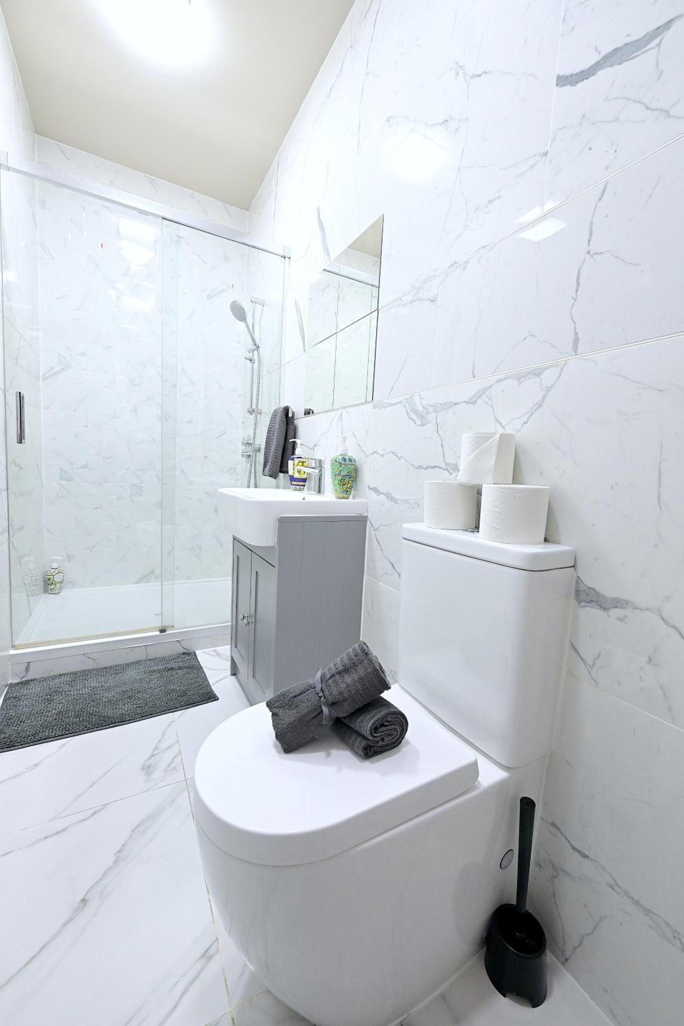 2 Bedroom Flat In Wood Green Piccadilly Line لندن المظهر الخارجي الصورة