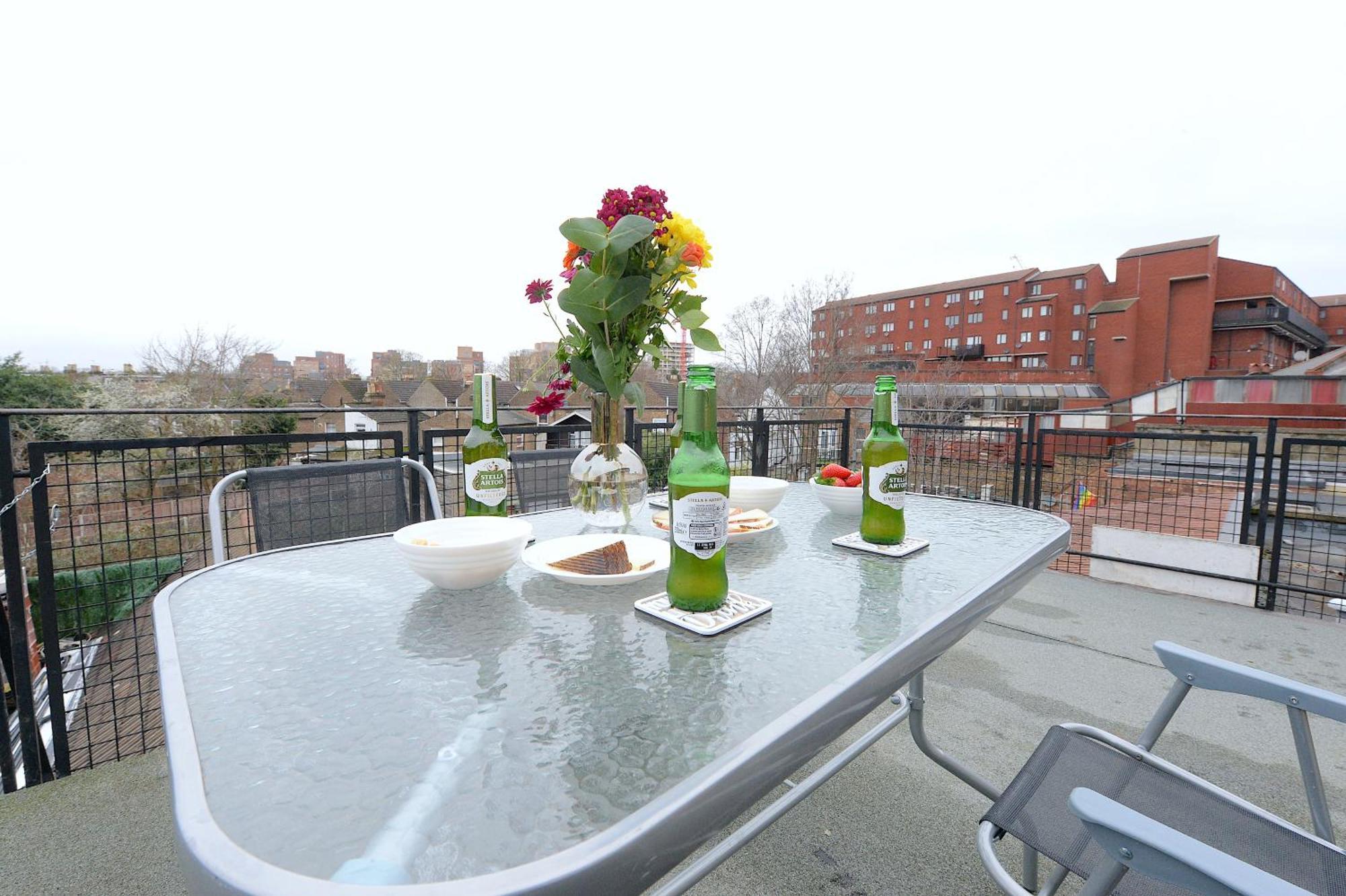 2 Bedroom Flat In Wood Green Piccadilly Line لندن المظهر الخارجي الصورة