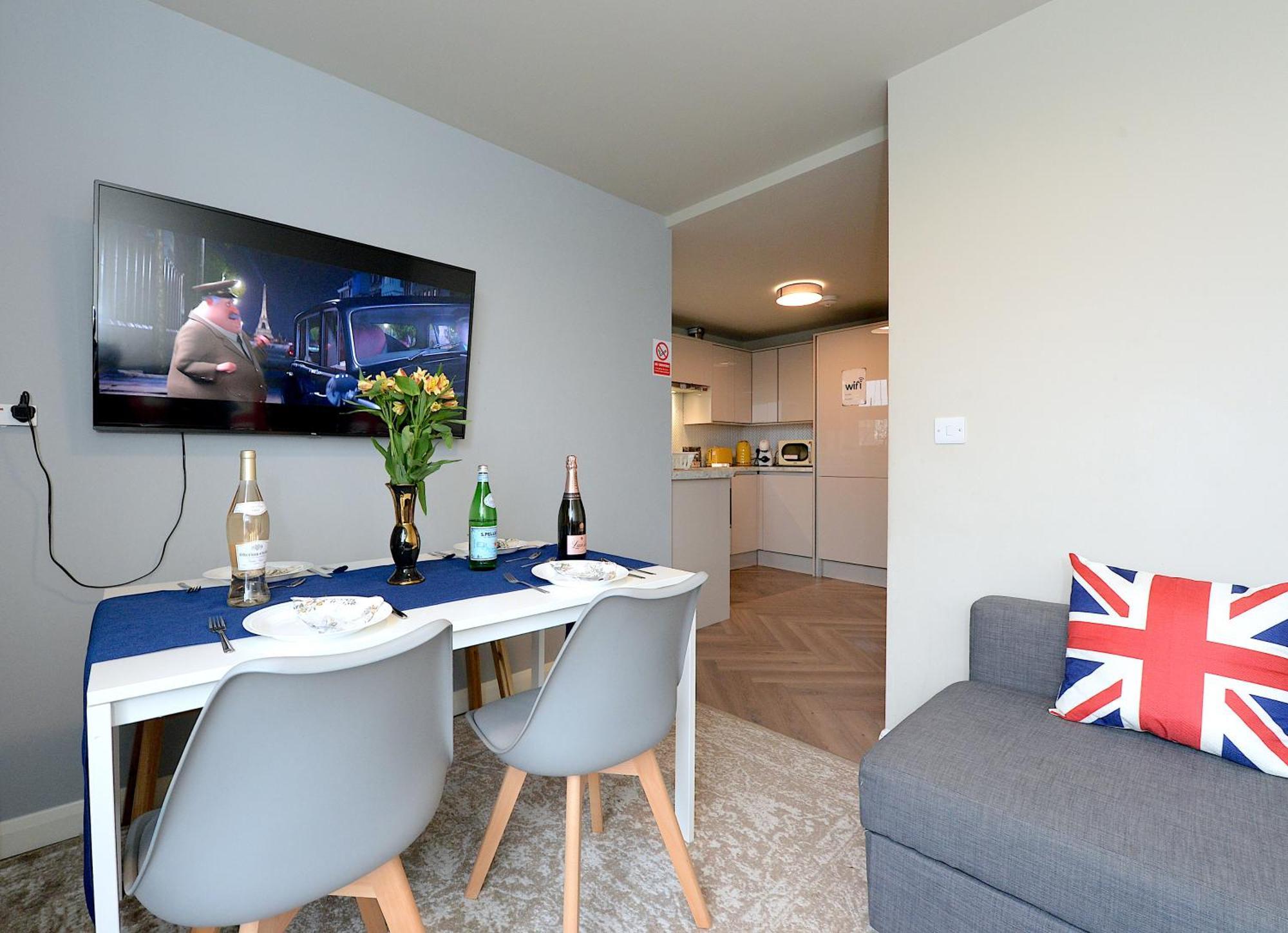 2 Bedroom Flat In Wood Green Piccadilly Line لندن المظهر الخارجي الصورة
