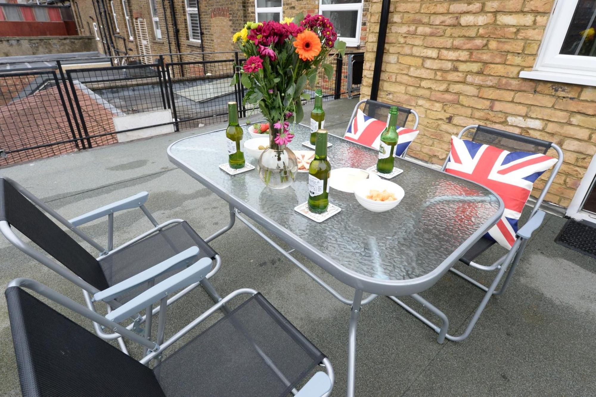 2 Bedroom Flat In Wood Green Piccadilly Line لندن المظهر الخارجي الصورة